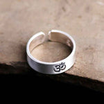 Load image into Gallery viewer, Classic Engraved Om Ring