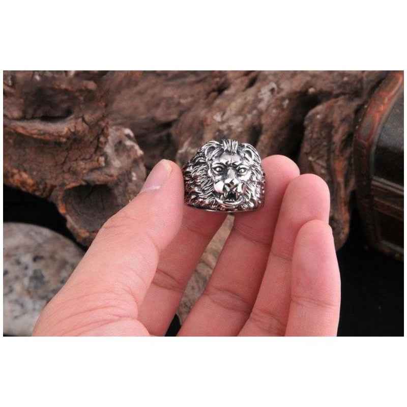 Stylish lion silver ring