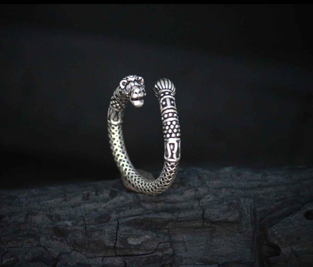 Silver Thumb Lion Ring