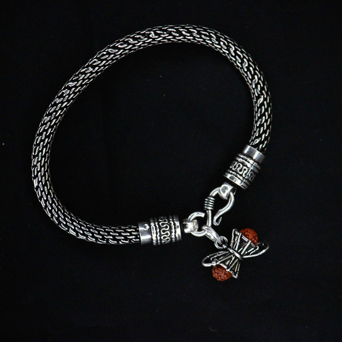 Stylish chain bracelet with damru pendent