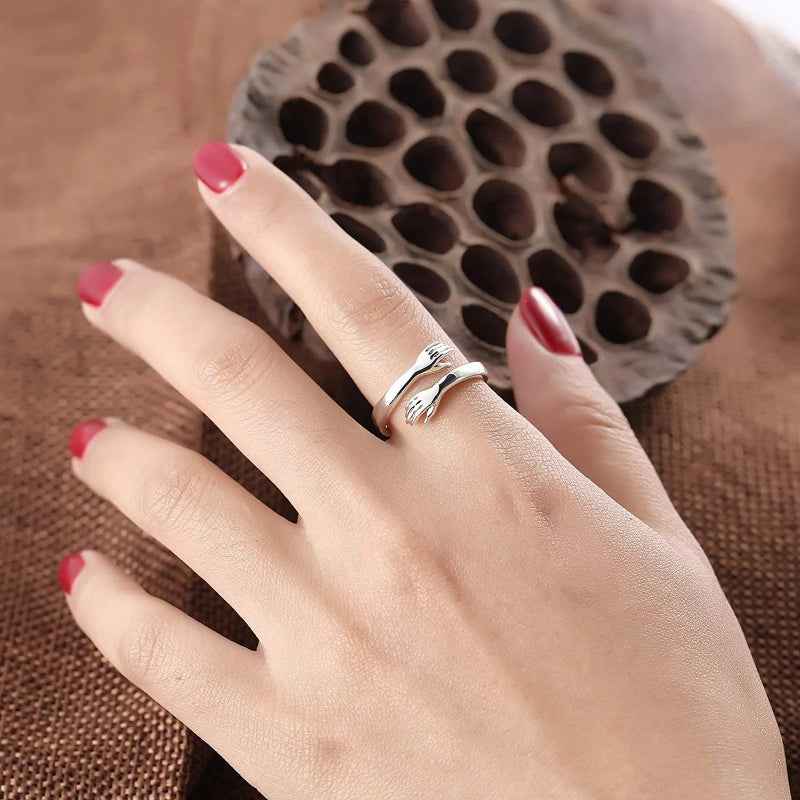 Hug silver ring
