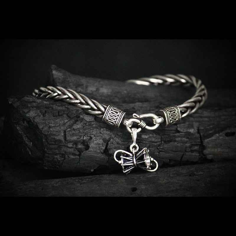 Stylish silver bracelet with damru pendent