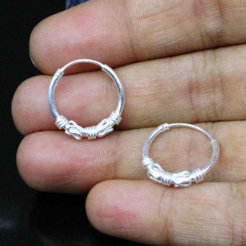 Wired design silver earrings
