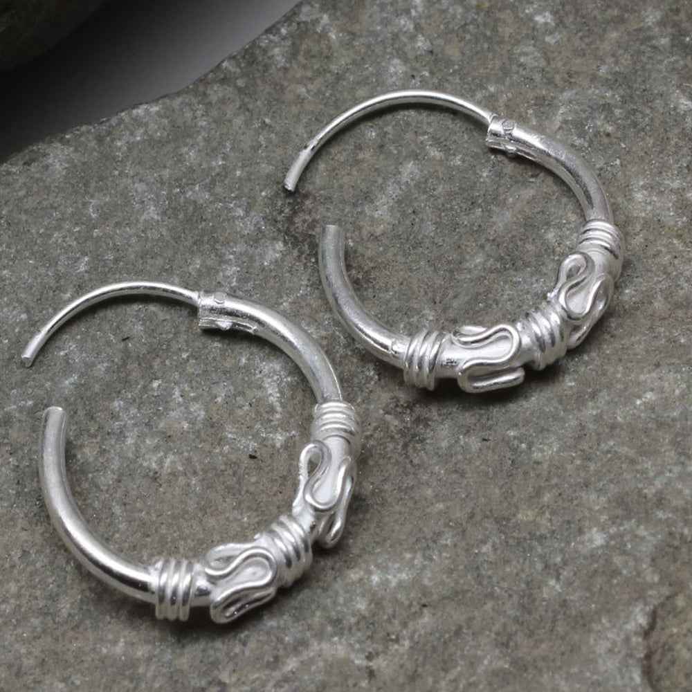 Wired design silver earrings