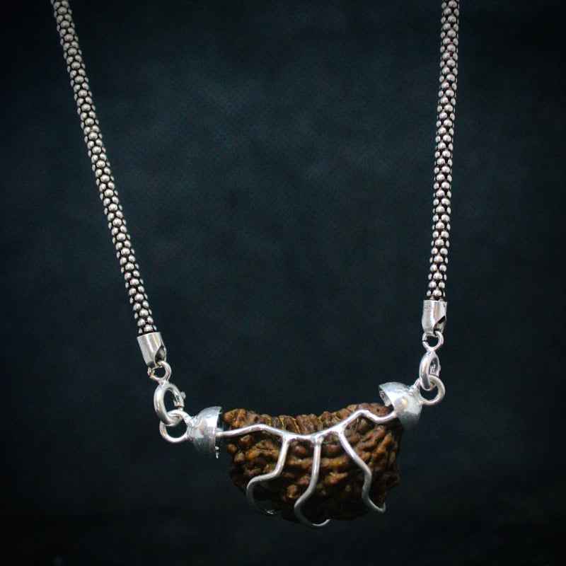Ek mukhi rudraksha pendant with oxidised chain