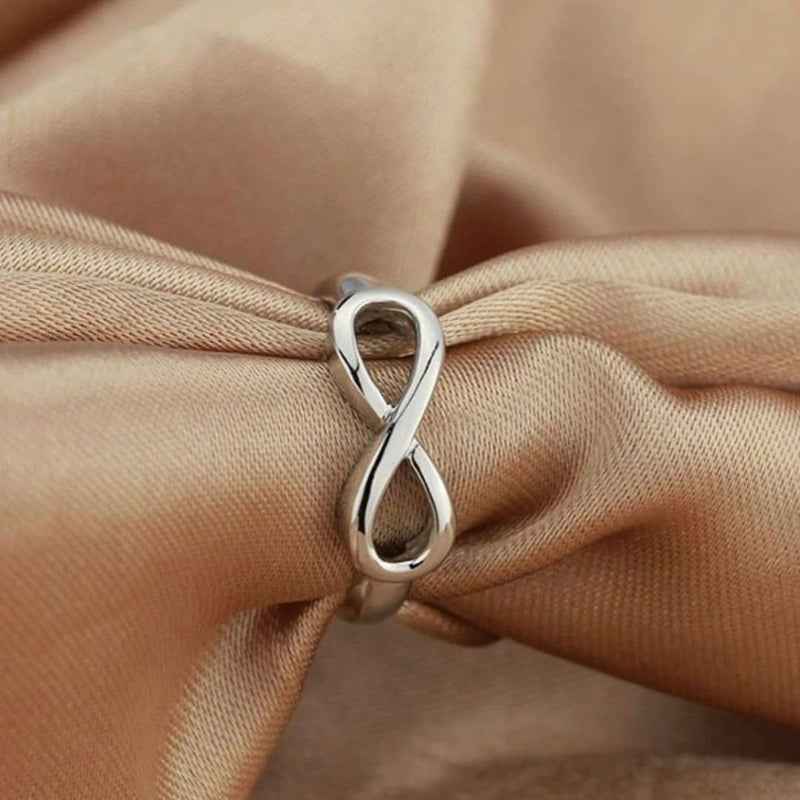 Stylish silver infinity ring