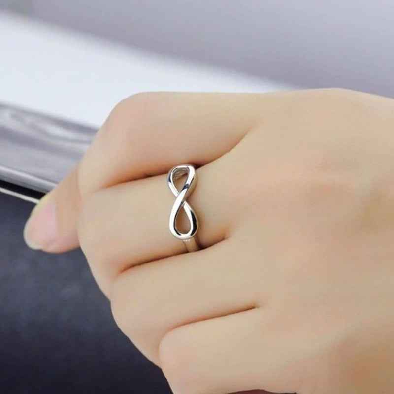 Stylish silver infinity ring