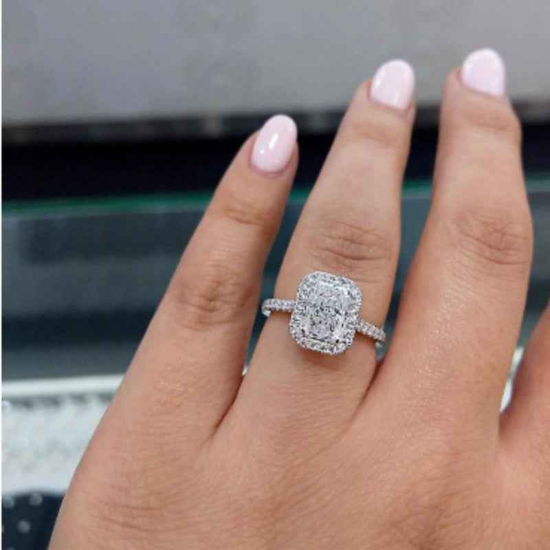 Stylish diamond ring
