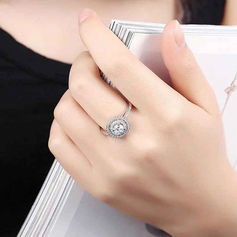 Stunning round diamond silver ring