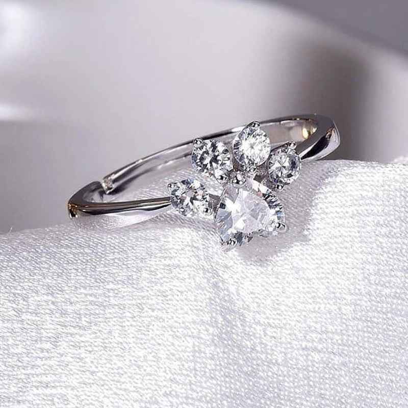 Stylish silver ring with zircon diamond