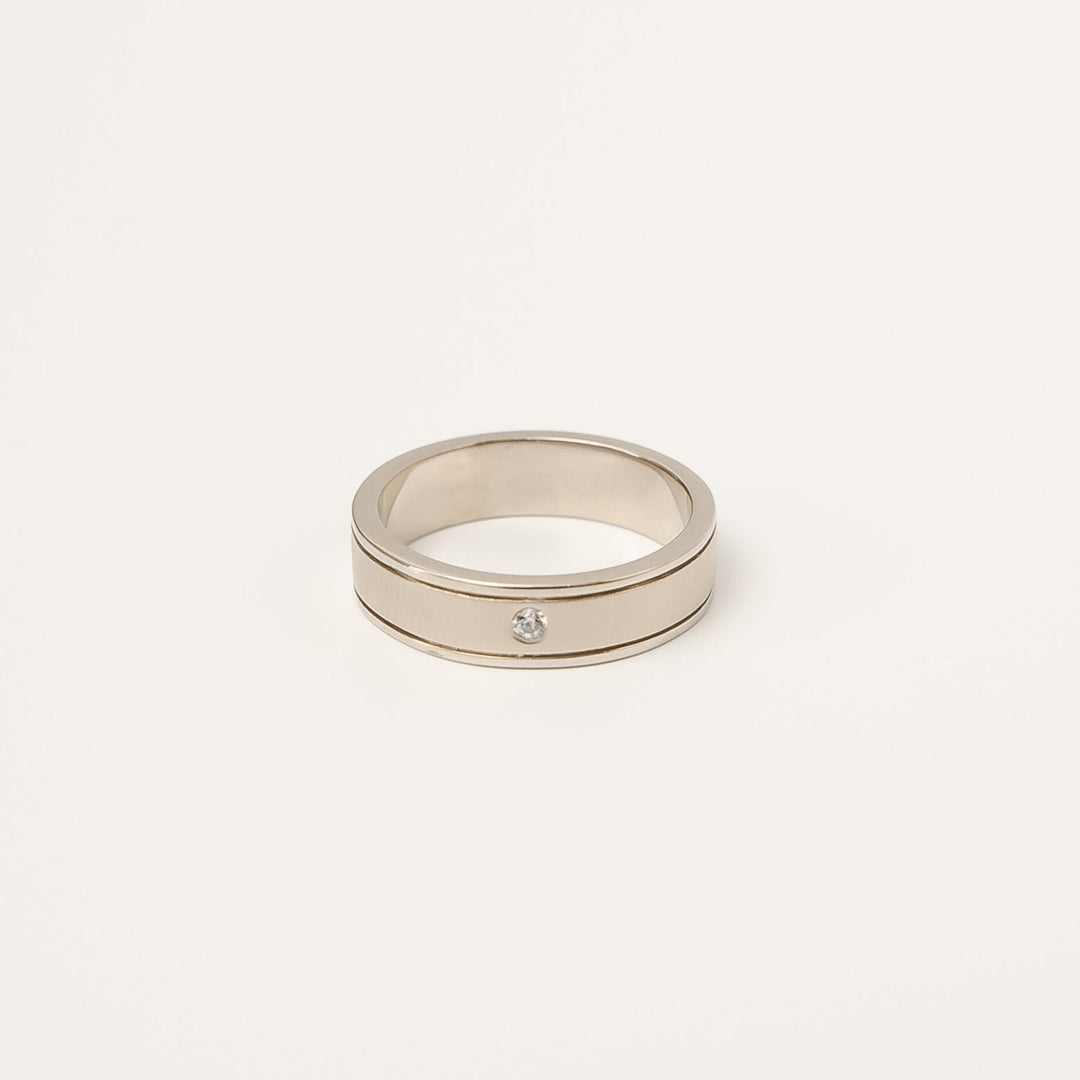 Sleek Round Diamond Solitaire Wedding Ring