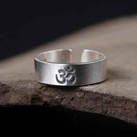 Load image into Gallery viewer, Classic Engraved Om Ring
