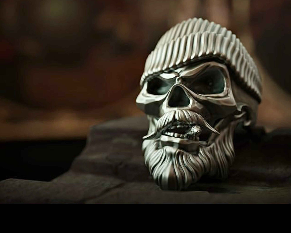Silver skull ring with sigar