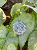 Load image into Gallery viewer, Radhe  krishna pendant
