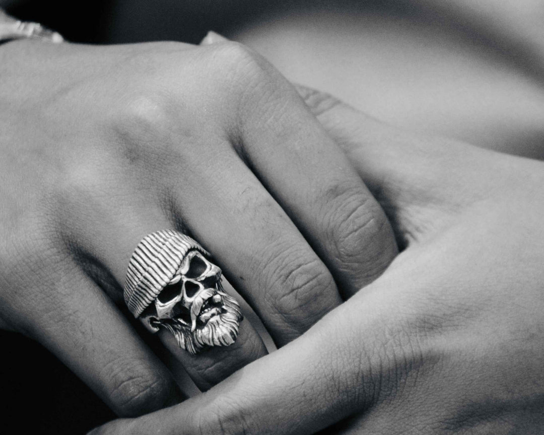 Silver Skull Ring With Sigar